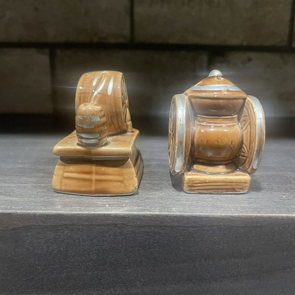 Vintage Spinning Wheel and Coffee Grinder Salt and Pepper Shakers - Enesco Japan - Picture 6 of 9